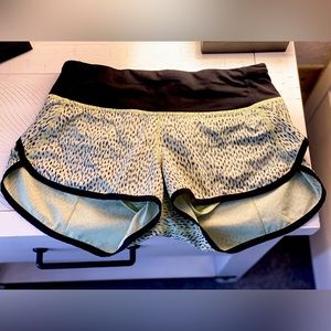 Lululemon Speed Up 2.5” shorts
